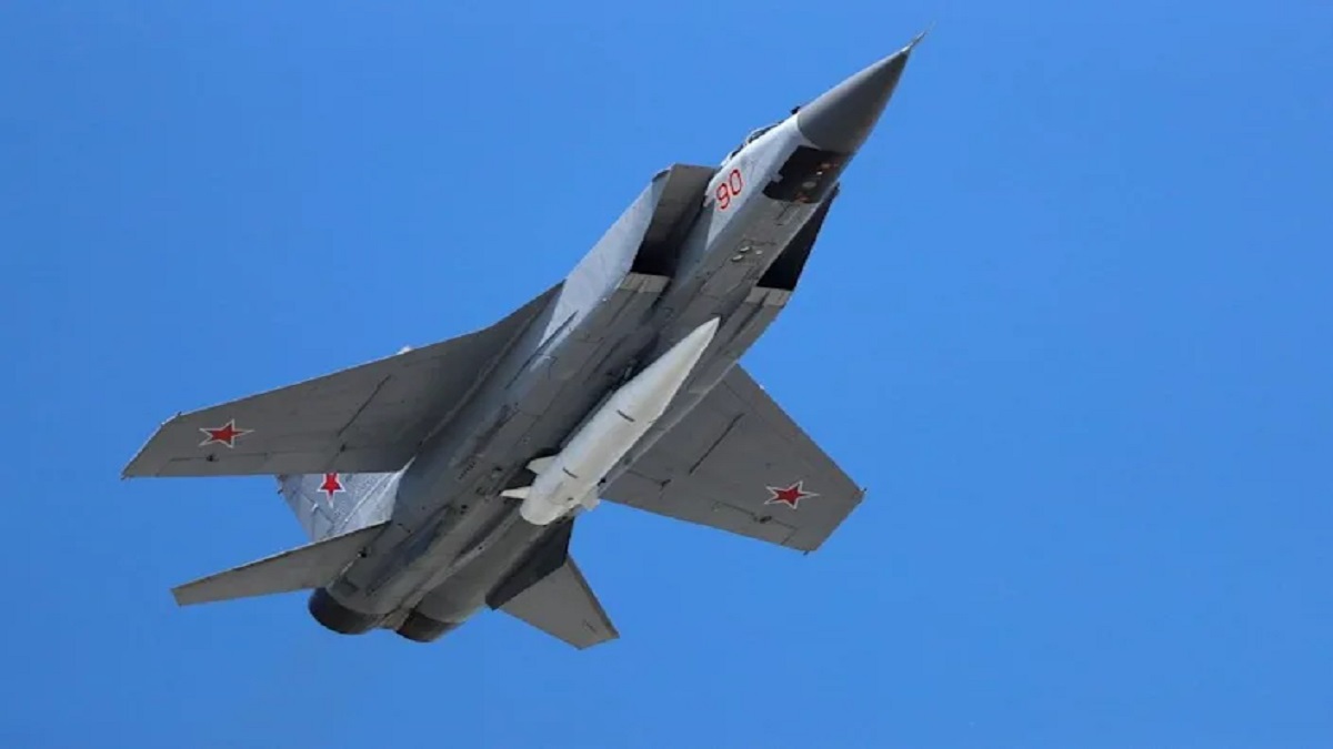 A Kinzhal hypersonic missile launched from MiG-31K jet Source: AP