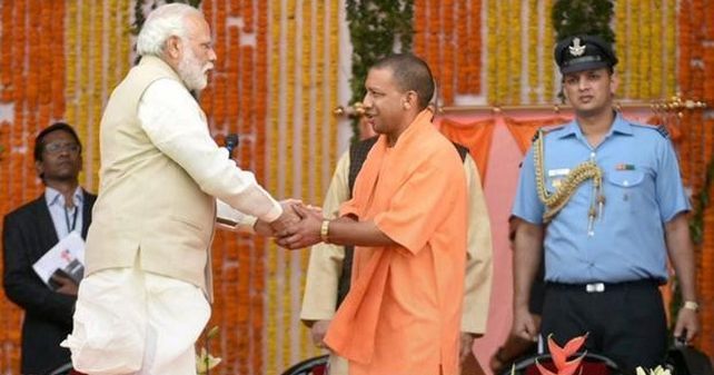 UP CM Shapath Grahan 2022: Yogi Adityanath दूसरी बार लेंगे सीएम पद की शपथ, जानें कौन-कौन लोग होंगे शामिल?