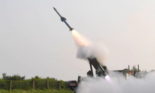 DRDO ने सतह से हवा में मार करने वाली मध्यम दूरी की मिसाइल का किया सफल परीक्षण