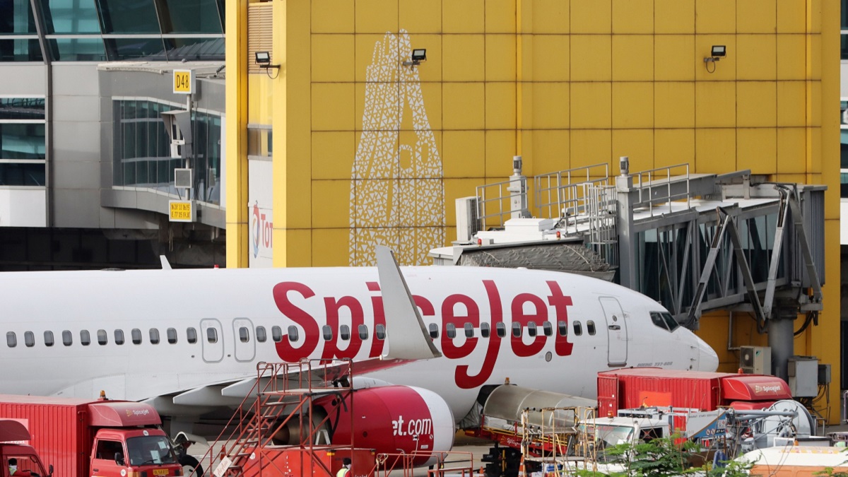 SpiceJet collides with electric pole at Delhi Airport