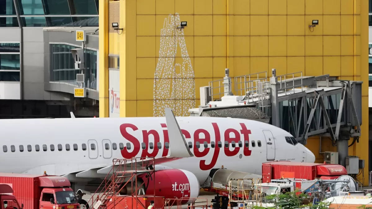 SpiceJet collides with electric pole at Delhi Airport