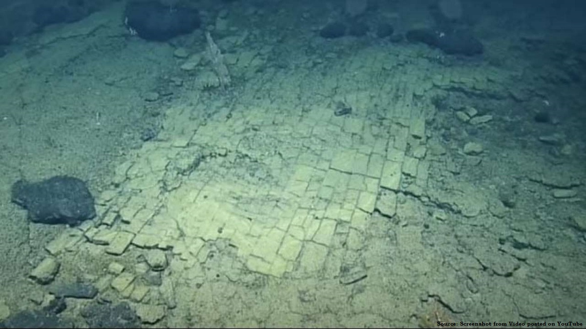 Yellow Brick Road-like Structure discovered at bottom of Pacific Ocean