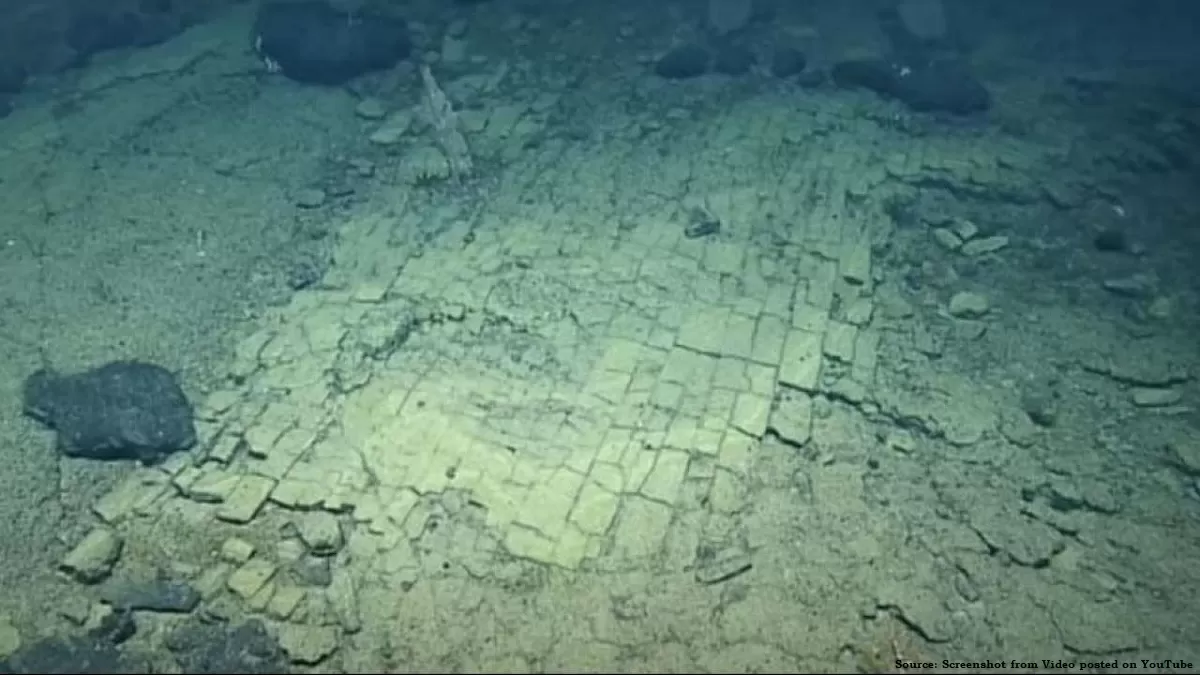 Yellow Brick Road-like Structure discovered at bottom of Pacific Ocean