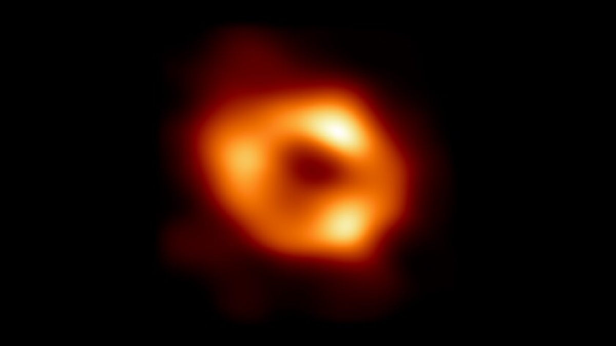 First Symbol of a black hollow on the centre of our milky approach galaxy released- To find it right here!