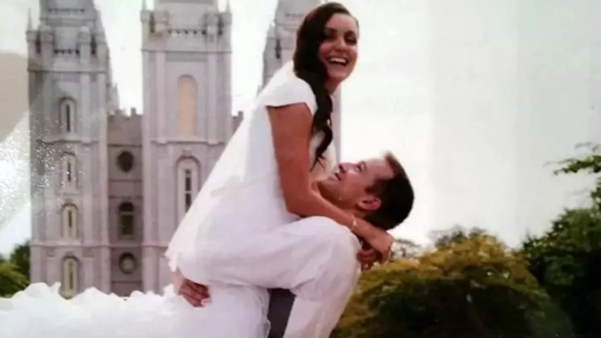 Optical Illusion: Mind-boggling image of a bride and groom has left netizens stunned