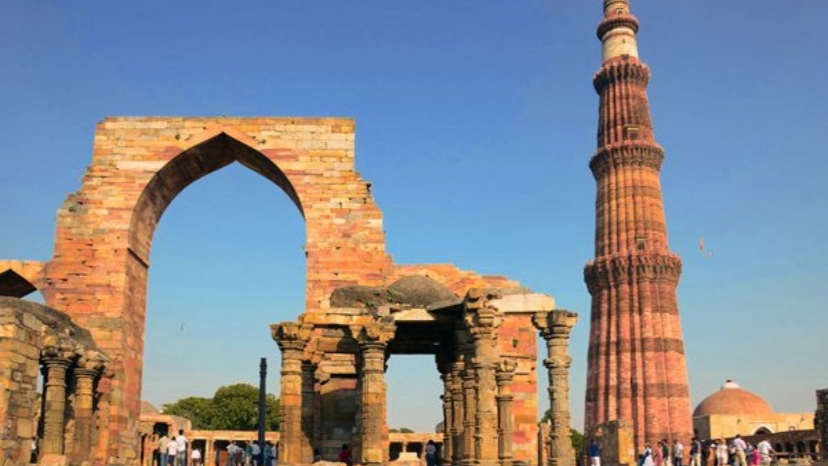 Qutub Minar Controversy: क्या 27 मंदिरों को तोड़कर बनी थी कुतुब मीनार इमारत, जानें पूरा विवाद