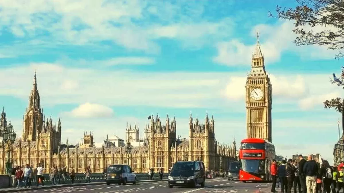 Find the hidden pigeon and enjoy some facts on Big Ben!