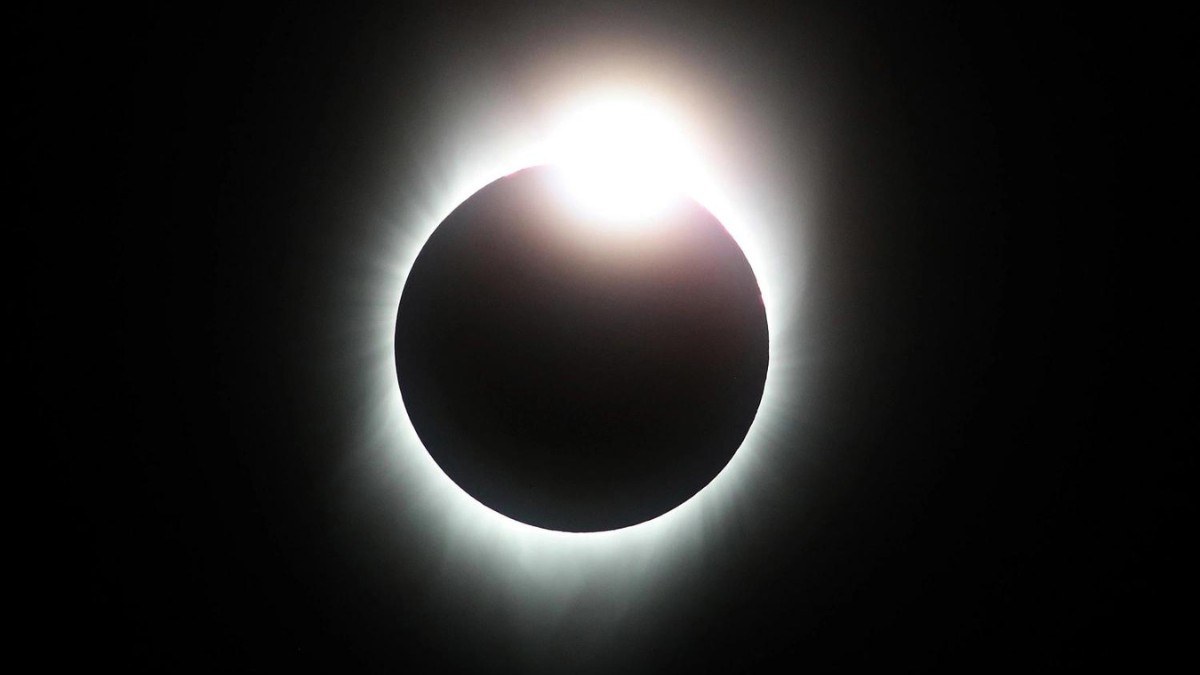 How Do Annular Solar Eclipses Occur