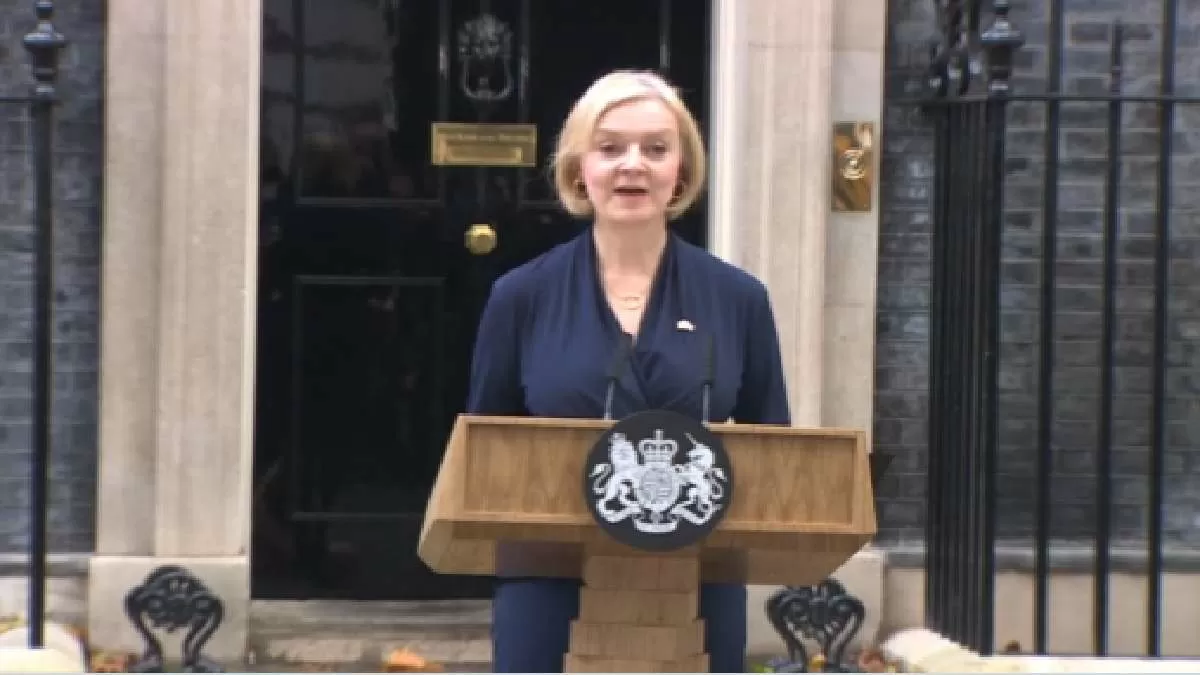 Lizz Truss resigns