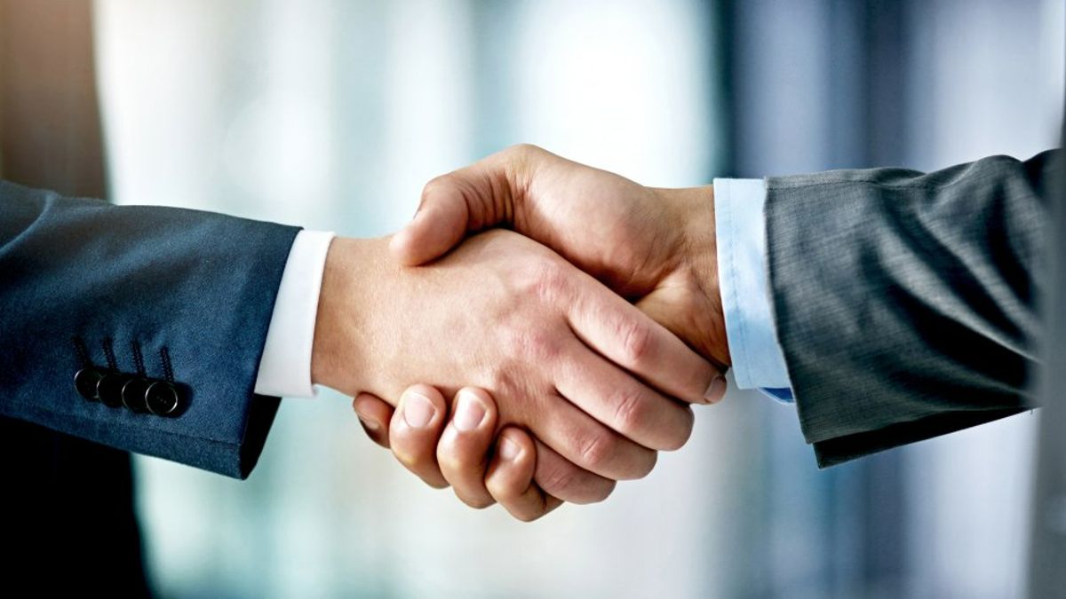 Handshake Personality Test: What Does Your Handshake Say About You?