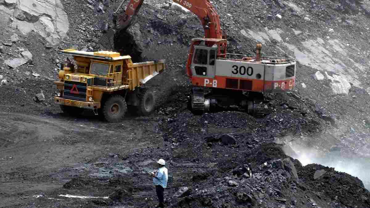 International Energy Agency states global emissions will peak in 2025