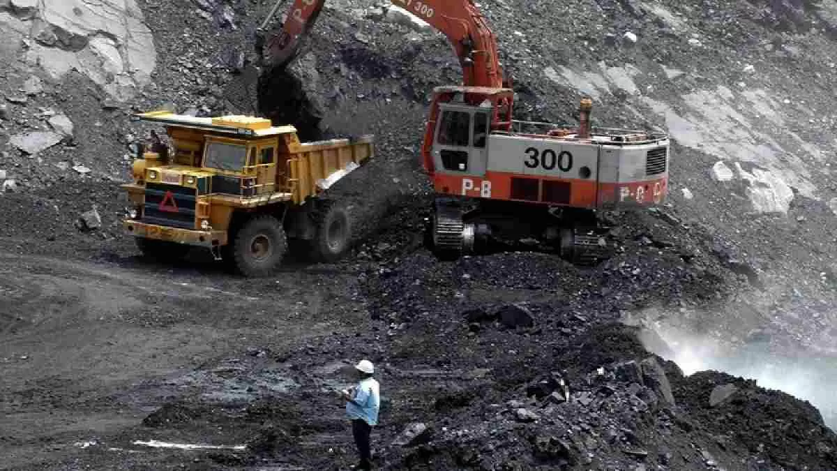 International Energy Agency states global emissions will peak in 2025