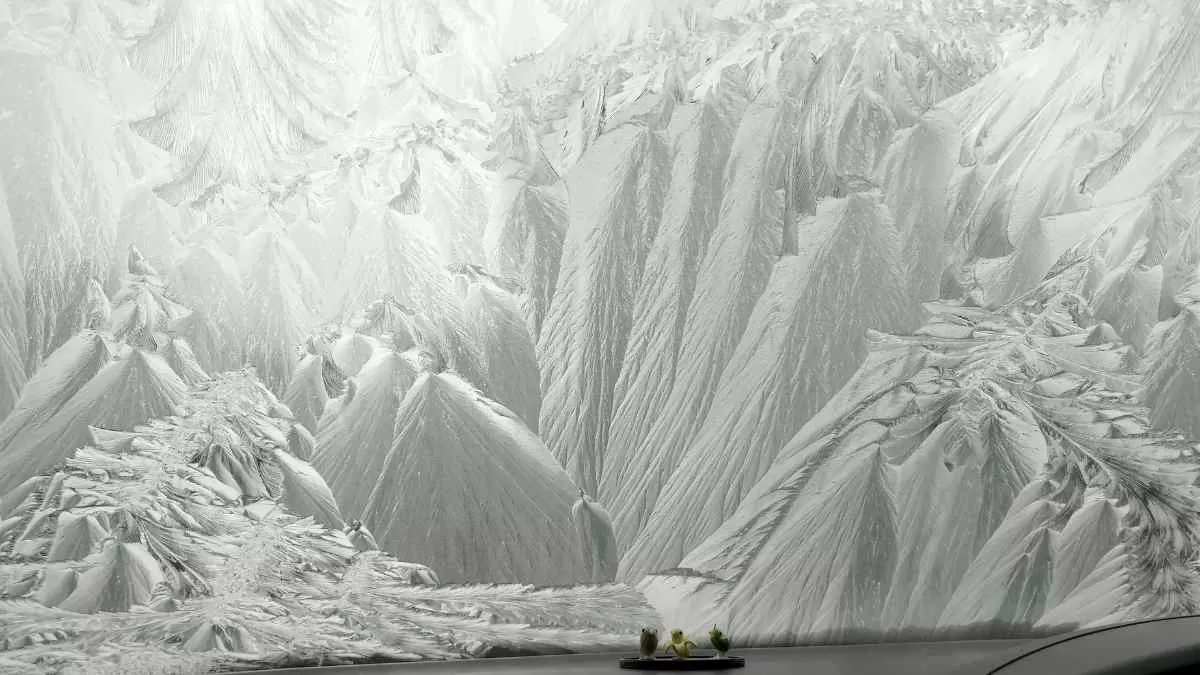 Ice-Cave-Optical-Illusion