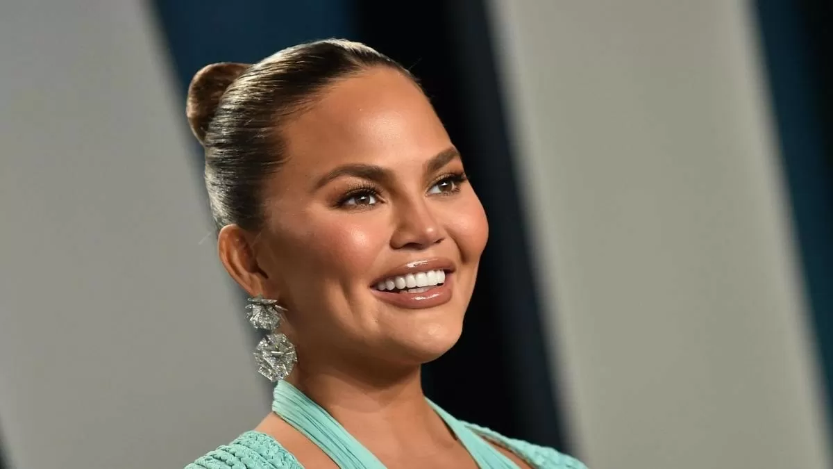 Chrissy Teigen Net Worth, Career, Husband, Age, Children, Awards