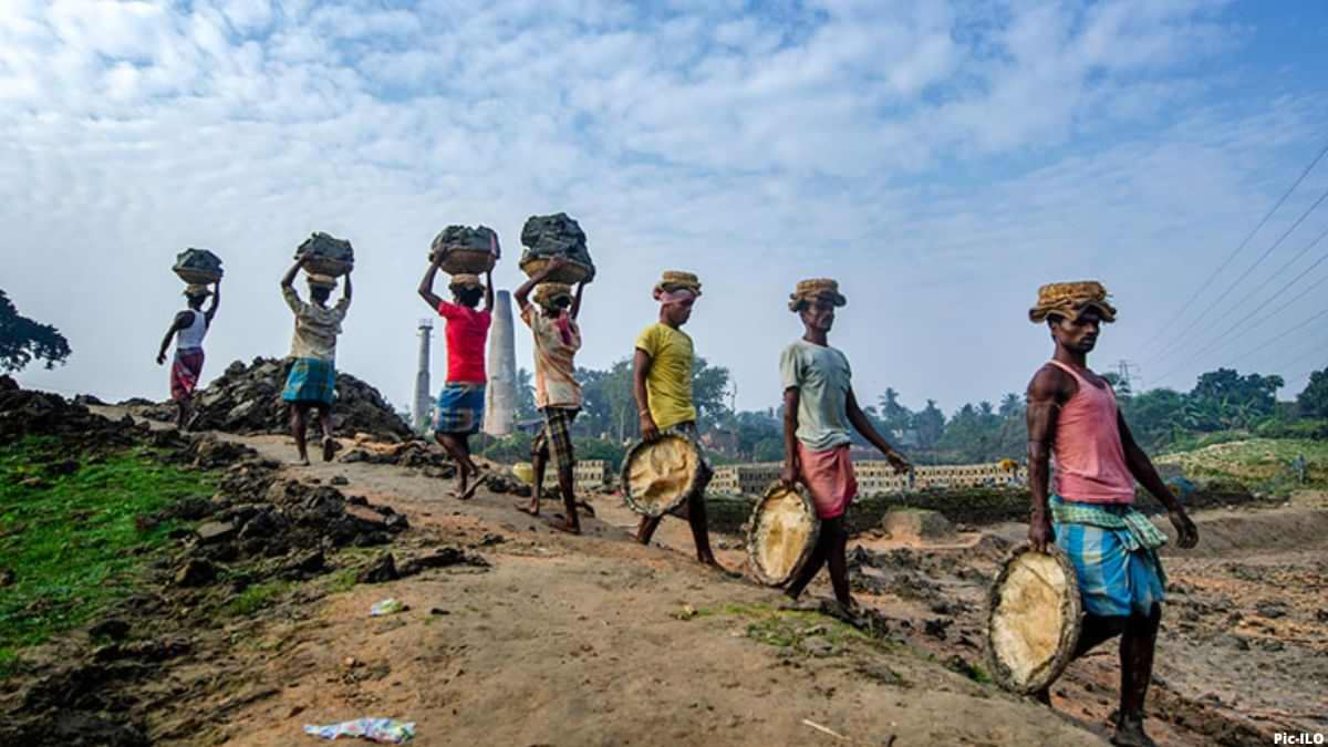 UN report on 'Modern Slavery': विश्व में 5 करोड़ से अधिक लोग 'आधुनिक दासता' के शिकार, 'आधुनिक दासता' क्या है?