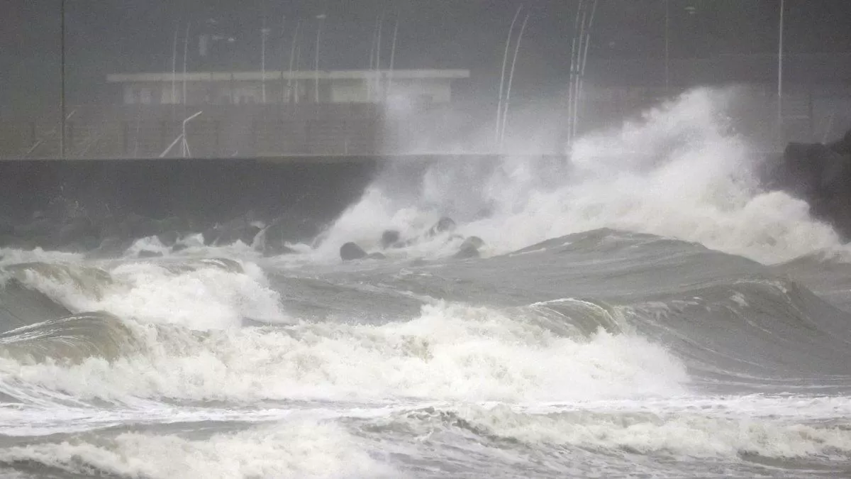 Typhoon Nanmadol Hits Japan: 9 Million Forced to Evacuate Homes