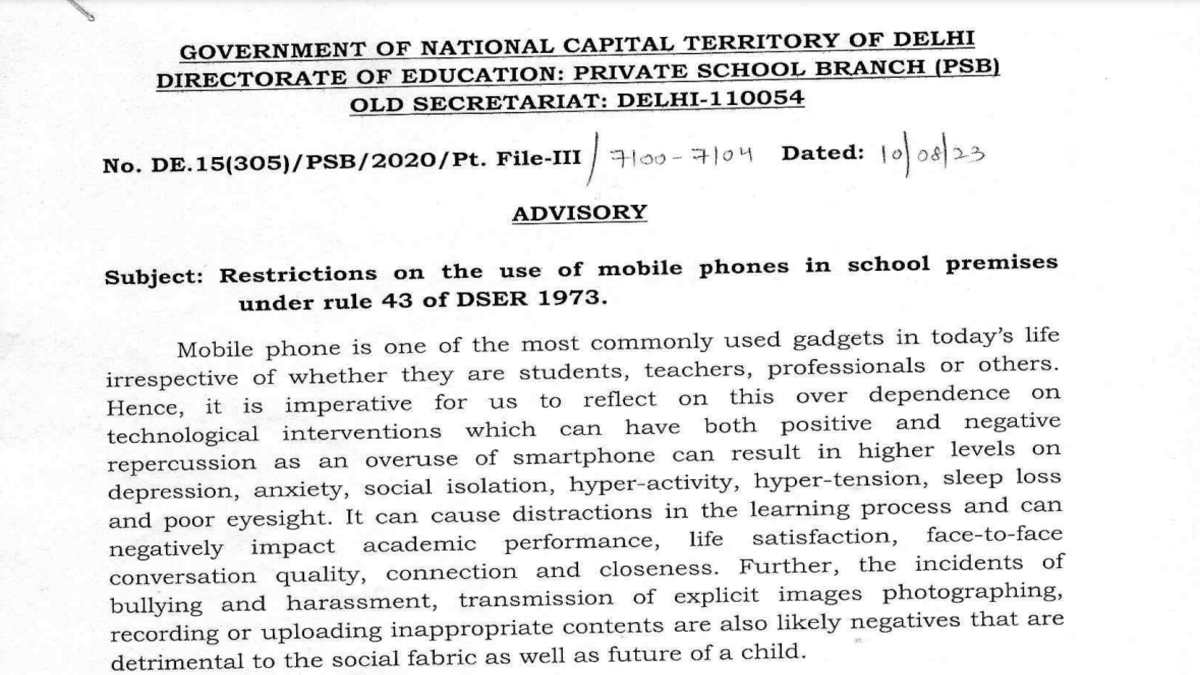Delhi govt bans use of mobile phone for school students 
