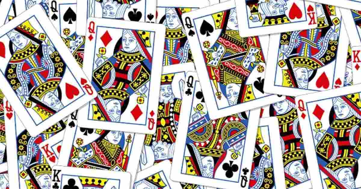 Test Your IQ With This Optical Illusion: Can You Find the Hidden Donald Trump and Hillary Clinton in This Deck of Playing Cards?