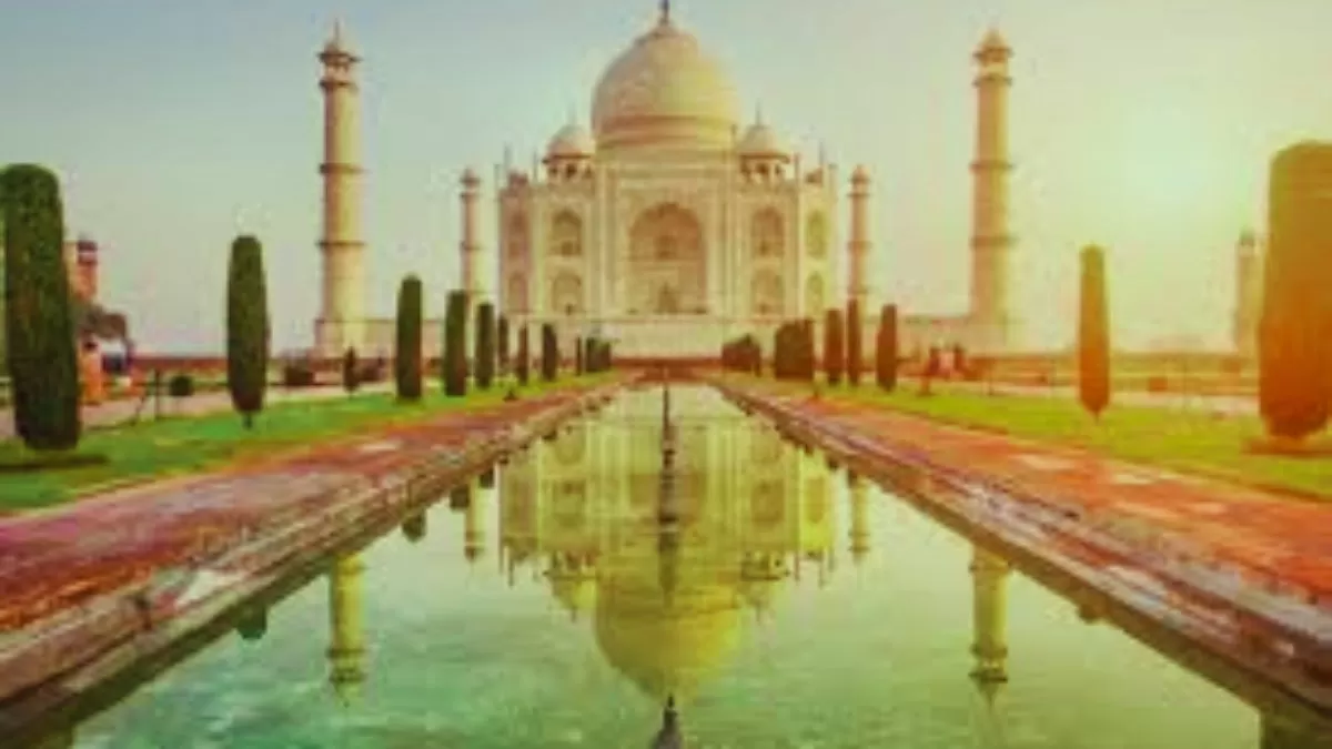 Why is the color of Taj Mahal changing? Why is it turning green?