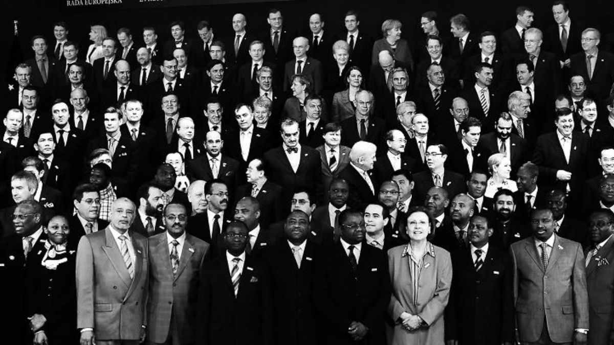 Optical Illusion To Test Your IQ: Only 1% Can Spot The Panda Hidden Among The Bureaucrats In The Picture Within 15 secs!