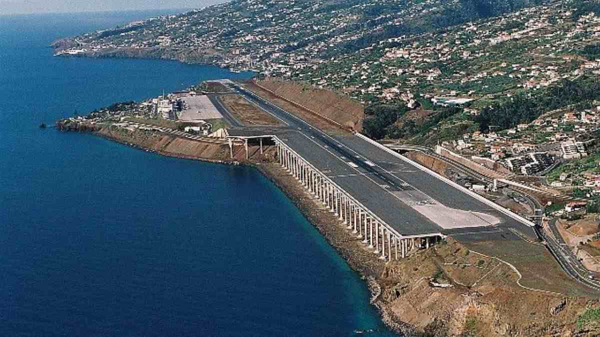 List of Top 7 Most Dangerous Airports Ever Built