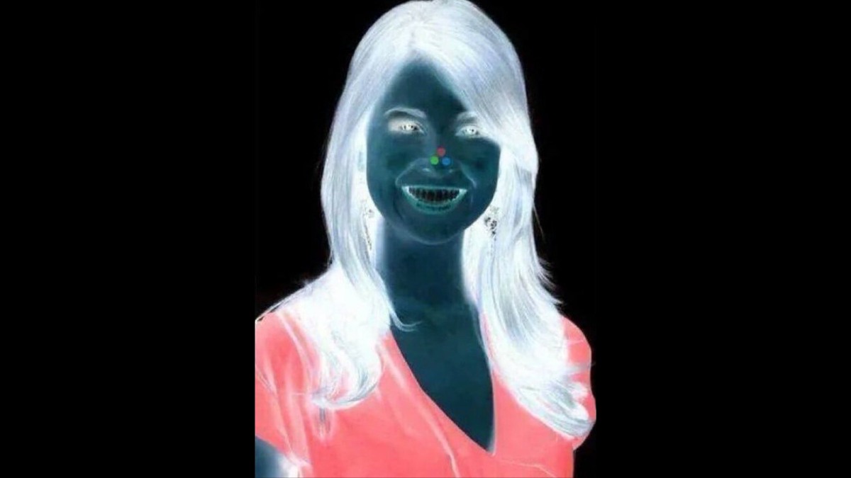 Stare At The Red Dot On The Girl's Nose For 30 Seconds, This ...
