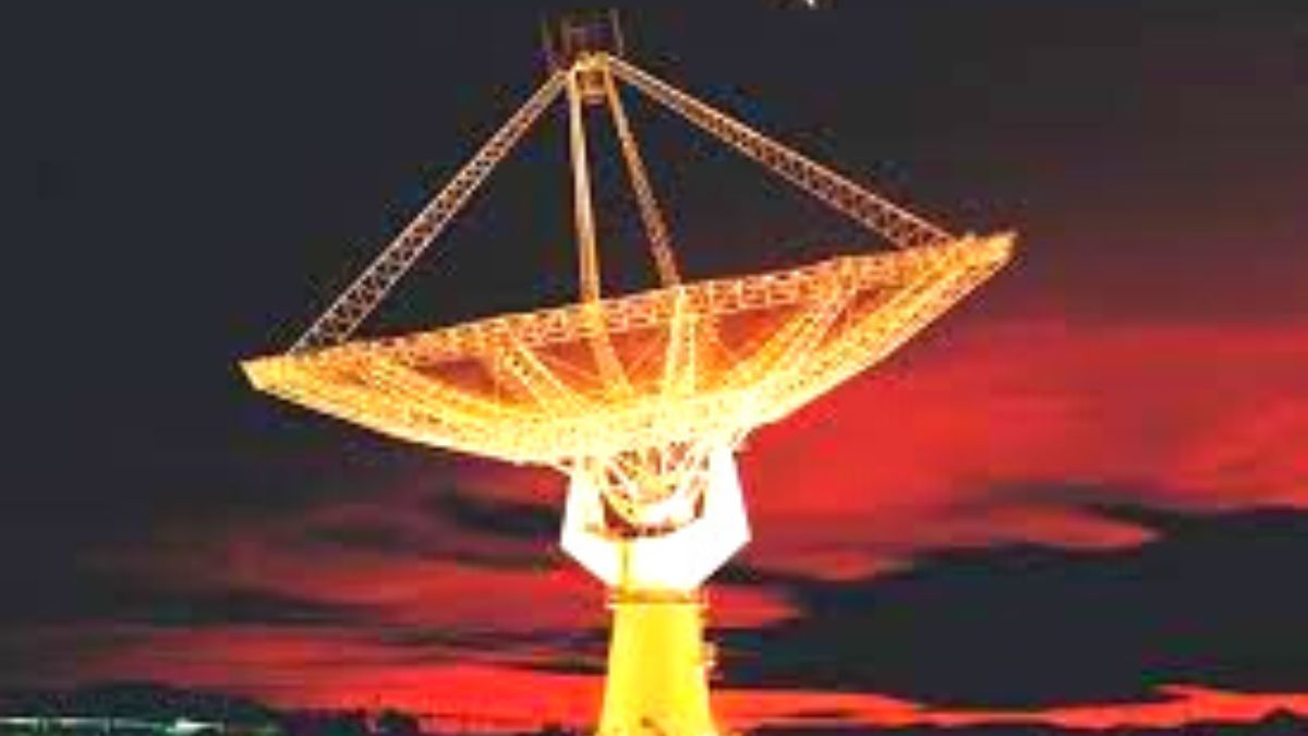 Radio signal from a distant galaxy traced by McGill University. Here’s how gravitational lensing helped Indian and Montreal researchers!