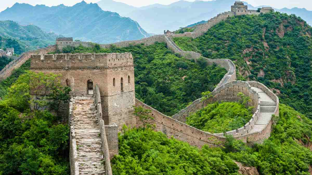 Fact Or Fiction The Great Wall Of China Is Visible From Space
