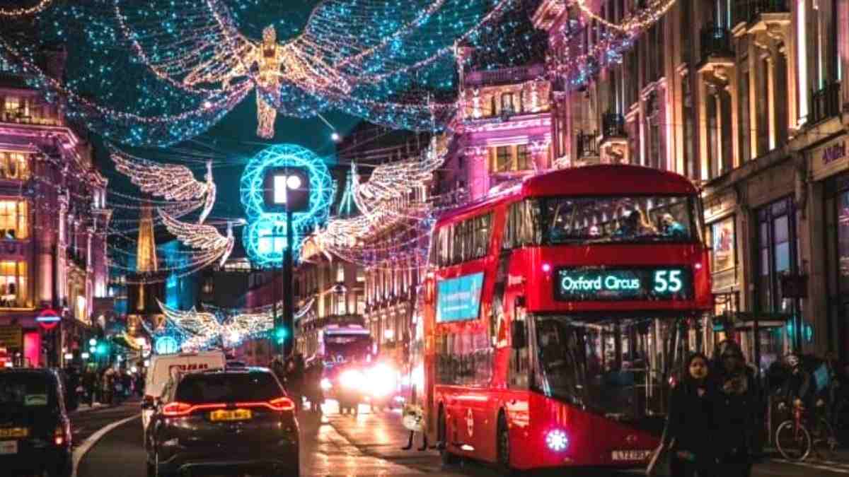 Optical Illusion: Where is the fox hiding on this busy street? Can you find it in just 5 seconds?