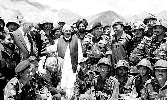 Kargil Vijay Diwas 2023: The Complete Timeline of the Kargil War Between  India and Pakistan