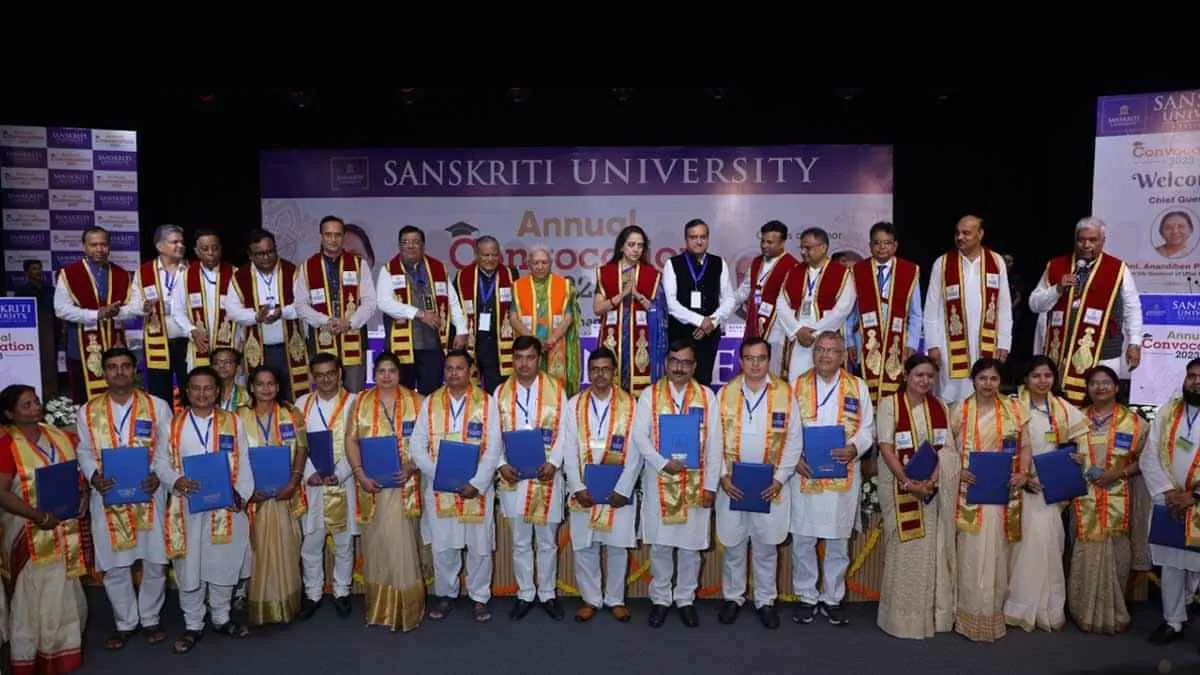 Hon’ble Governor of Uttar Pradesh, Smt. Anandiben Patel confers degrees at 4th Convocation of Sanskriti University