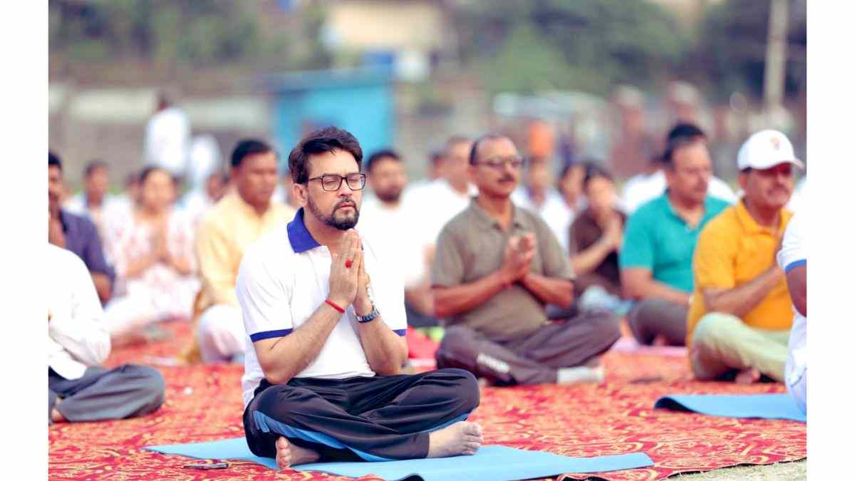 Anurag Thakur did Yoga