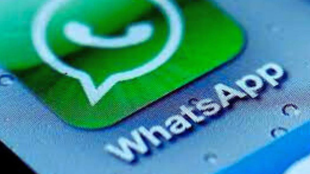 WhatsApp's new message pin duration feature