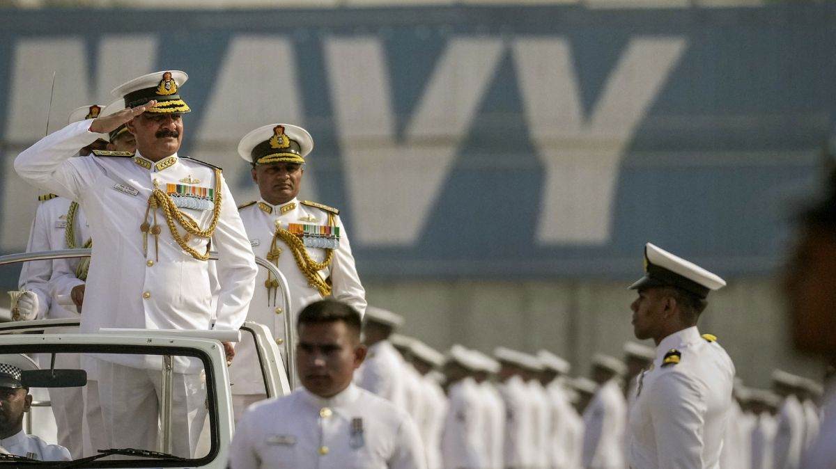 Vice Admiral Dinesh K Tripathi Assumes Control of Flag Officer Chief in Western Naval Command