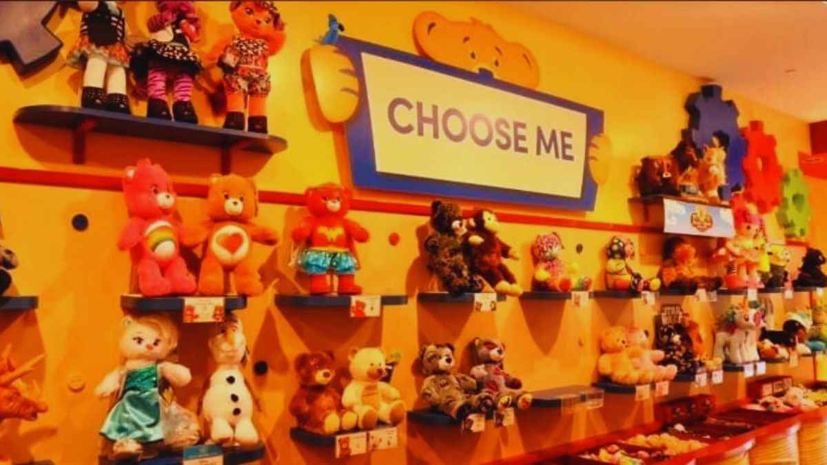 Optical Illusion: The toy shop looks so cute. Can you find the hidden parrot in the picture?