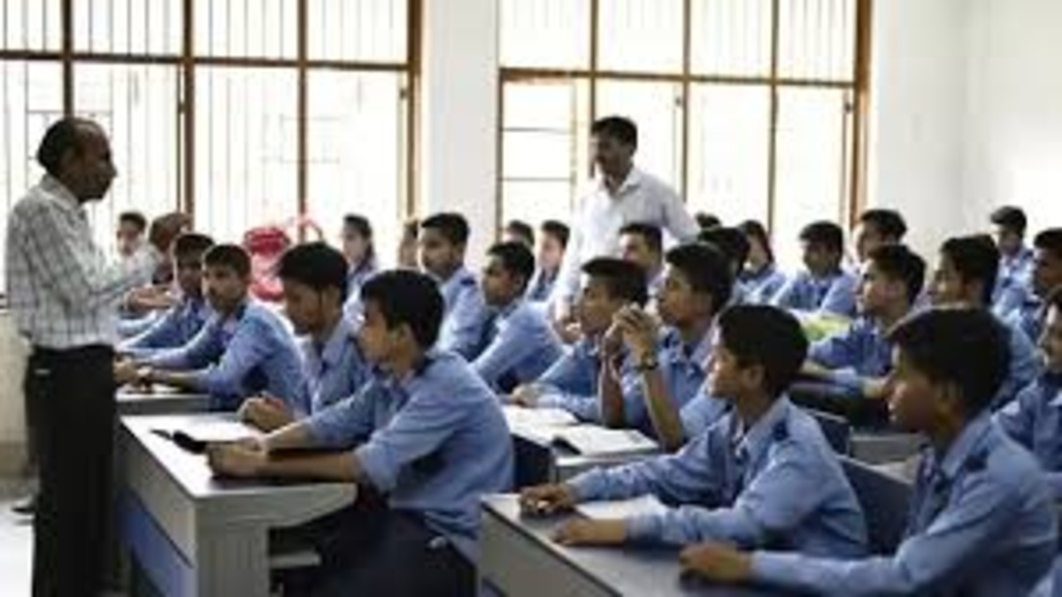 UP Schools Holidays Announced in 35 Districts 