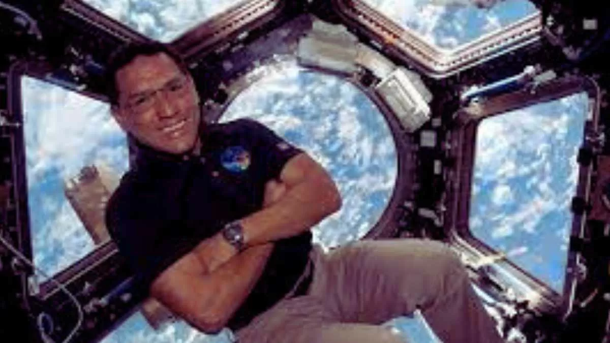 NASA's record for the longest single spacecraft broken by a US Astronaut