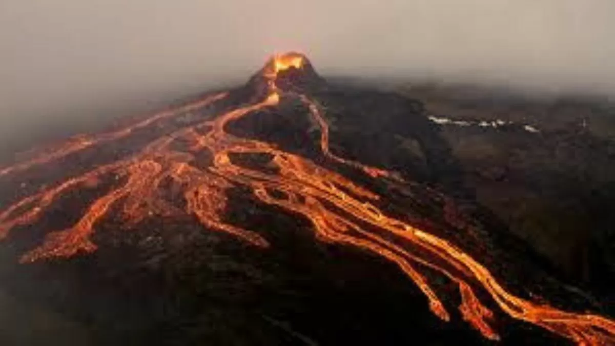 10 Volcanoes in the United States and Their Histories
