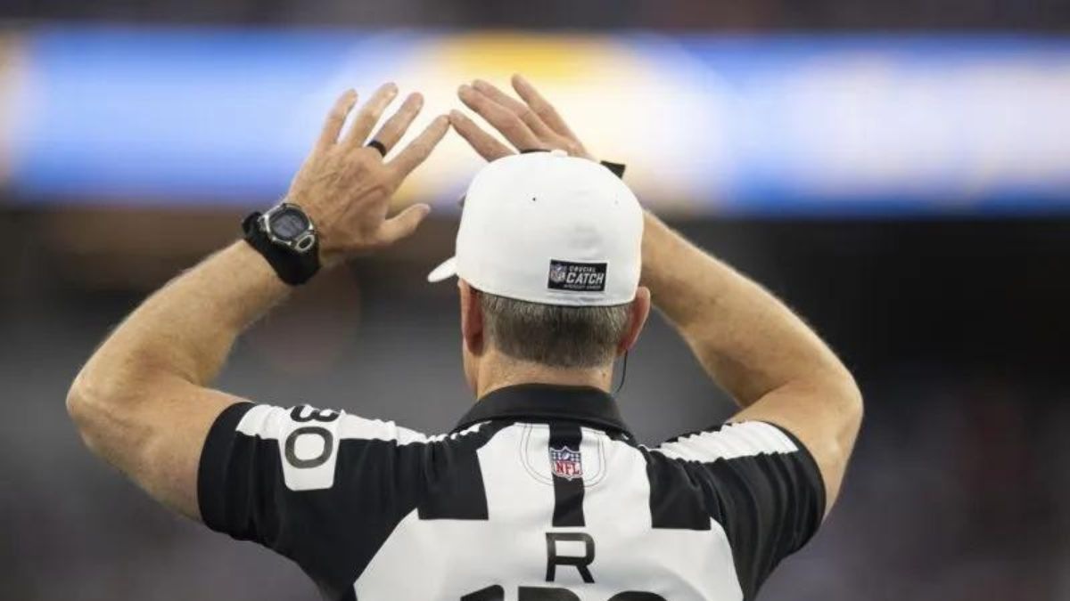 Understanding the 2-Minute Warning in NFL: Origins, Rules, and Strategic Significance