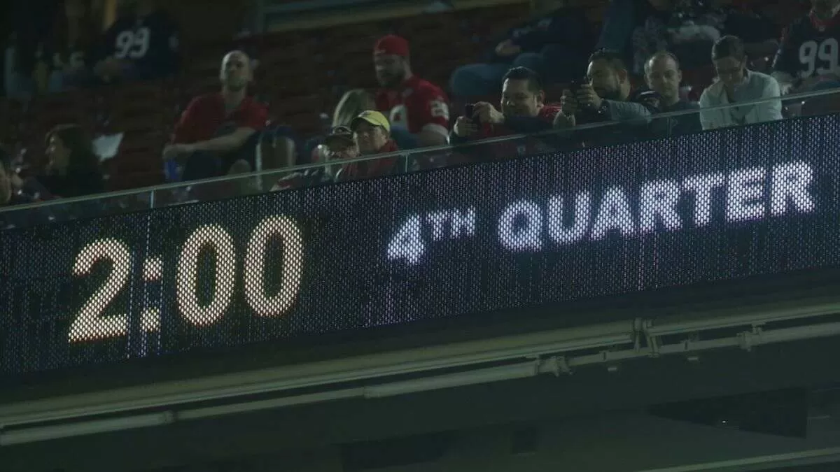 Understanding the 2-Minute Warning in NFL: Origins, Rules, and Strategic Significance