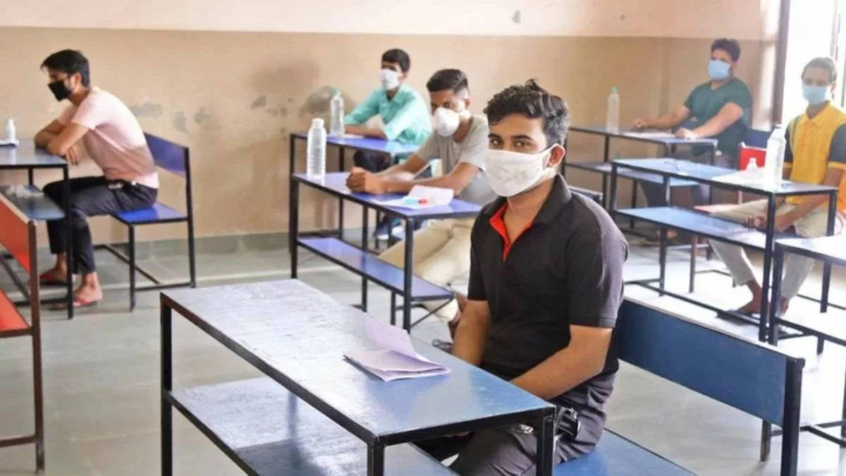 उम्मीदवार यहां संशोधित यूपी पुलिस भर्ती 2024 परीक्षा केंद्र सूची देख सकते हैं।