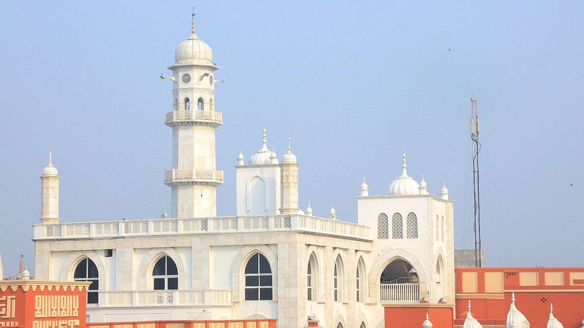 List of Top 5 Biggest Mosques In India 2024