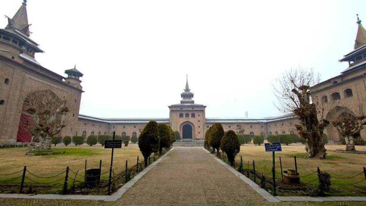 List of Top 5 Biggest Mosques In India 2024