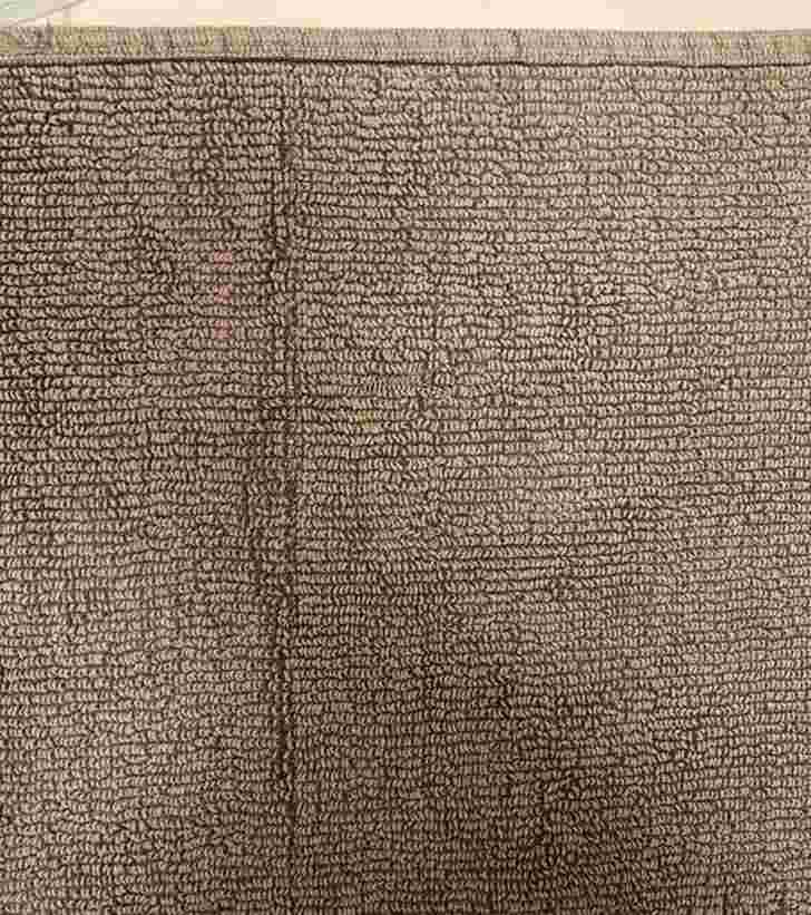 find the hairclip in the picture