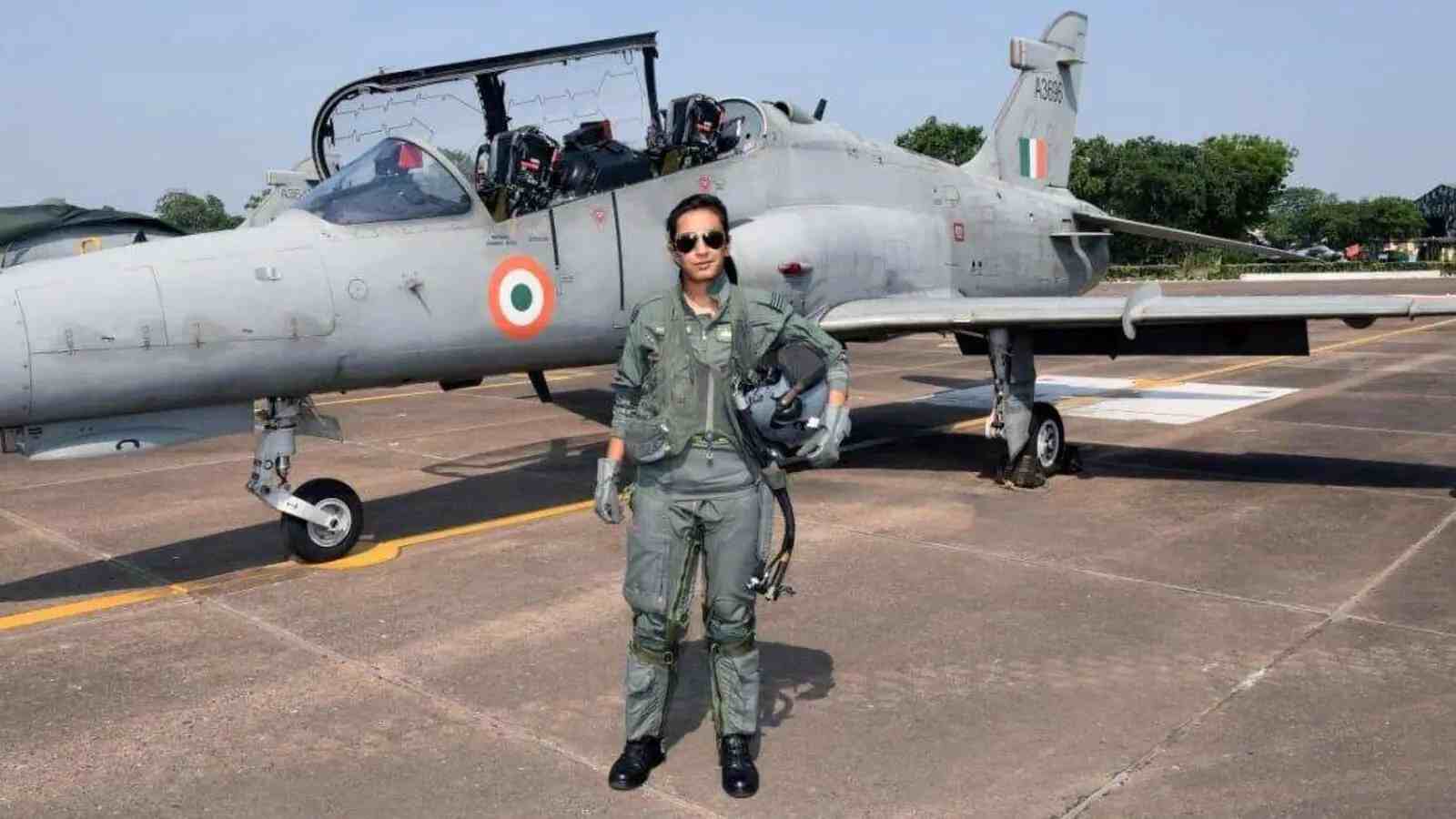 'Sub-Lt. Anamika B Rajeev Creates History Becoming The First Woman ...