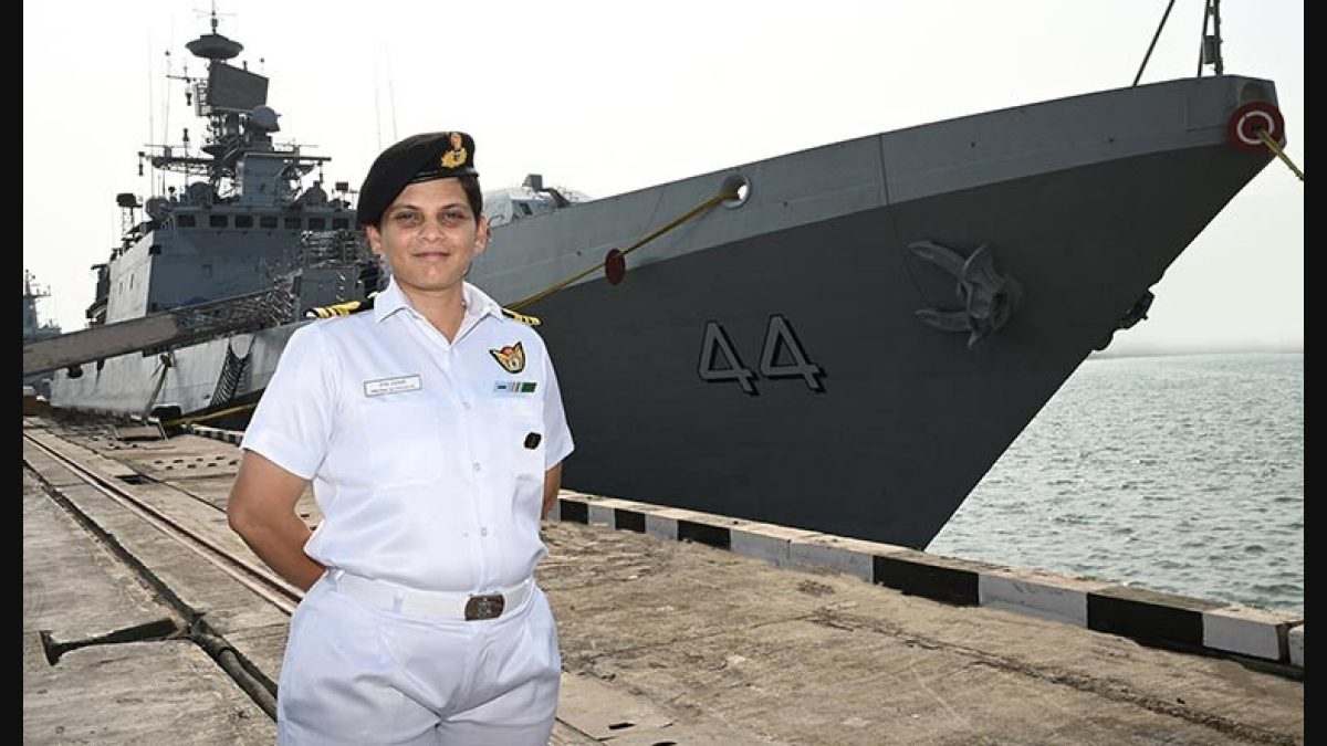 'Sub-Lt. Anamika B Rajeev Creates History Becoming The First Woman ...