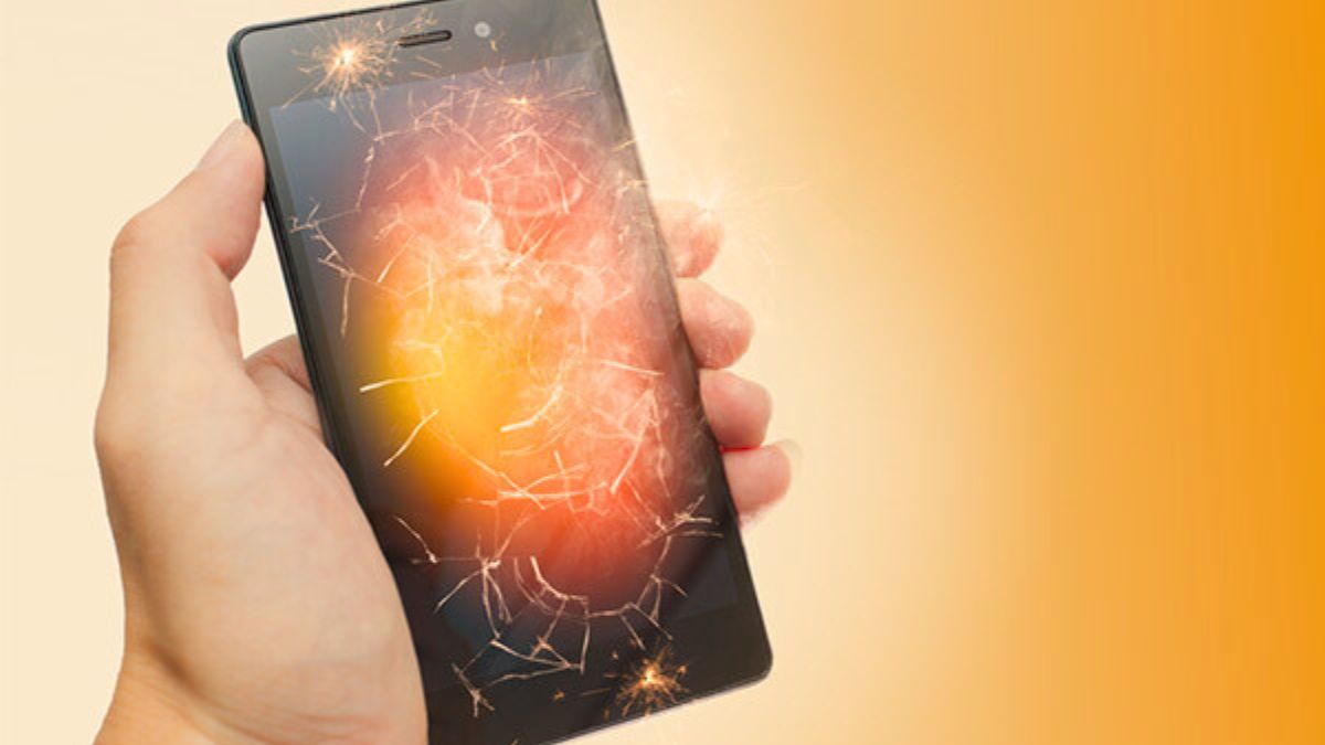 Heatwave's Disturbing  Everyone, Even Your Smartphone! Is Your Phone at Risk? Here's How to Protect It