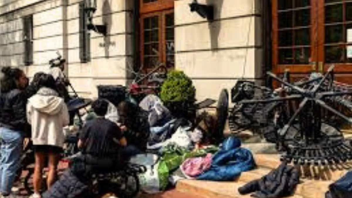 What are the students demanding in Columbia campus?