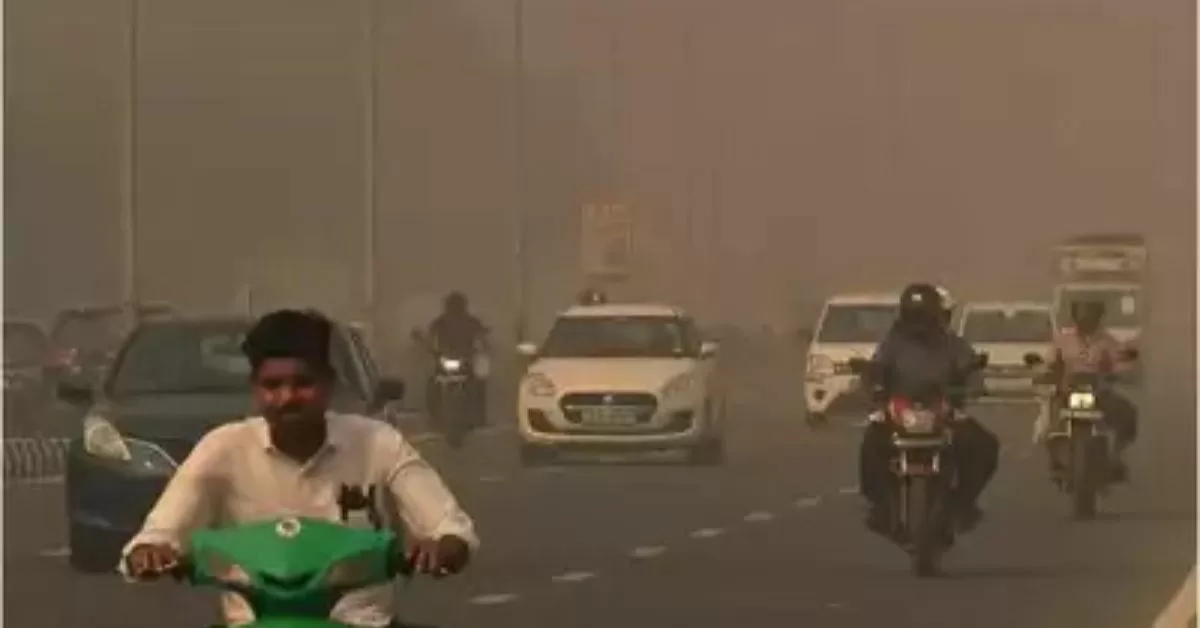 Delhi Air Pollution: दिल्ली में घने कोहरे और गंभीर प्रदूषण ने जनजीवन को बुरी तरह प्रभावित किया है. 