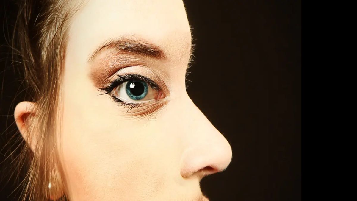 Side Profile or Looking Directly At You? The Way You Look At The Woman's Face Reveals If You Are Straightforward! 
